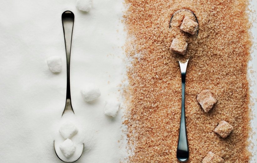 تفاوت‌های طعمی: شکر سرخ (طبرزد) در مقایسه با شکر قهوه‌ای